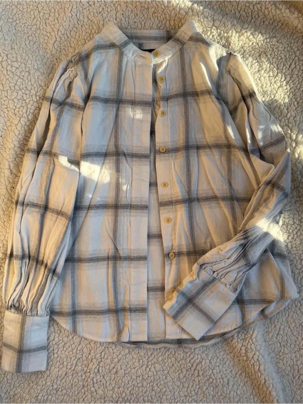 Banana Republic White & Grey Plaid Flannel Button Down Shirt.